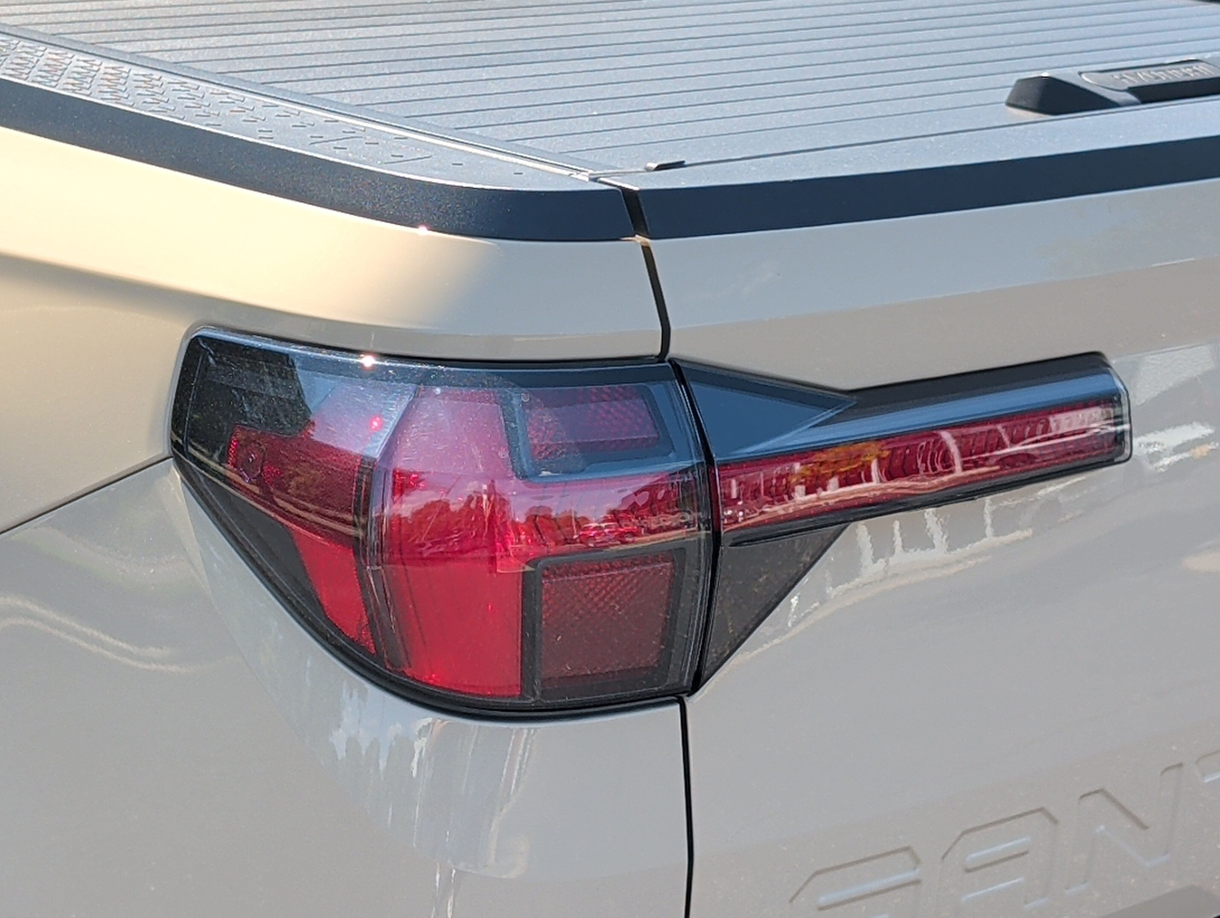 Used 2022 Hyundai Santa Cruz Limited AWD/4WD image 17