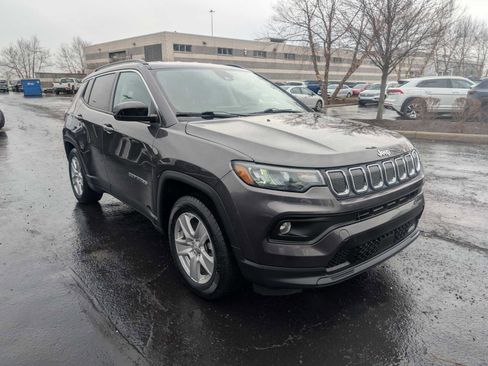 Used 2022 Jeep Compass Latitude image 1