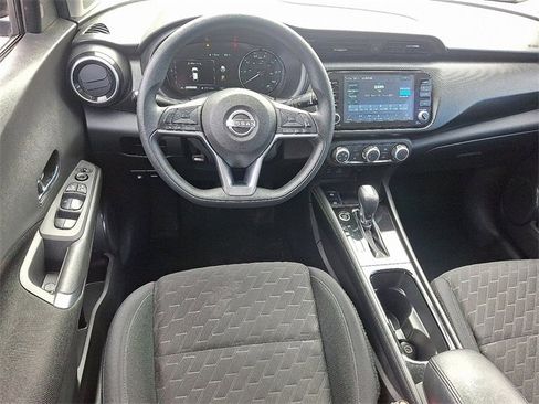 Used 2023 Nissan Kicks SV image 6