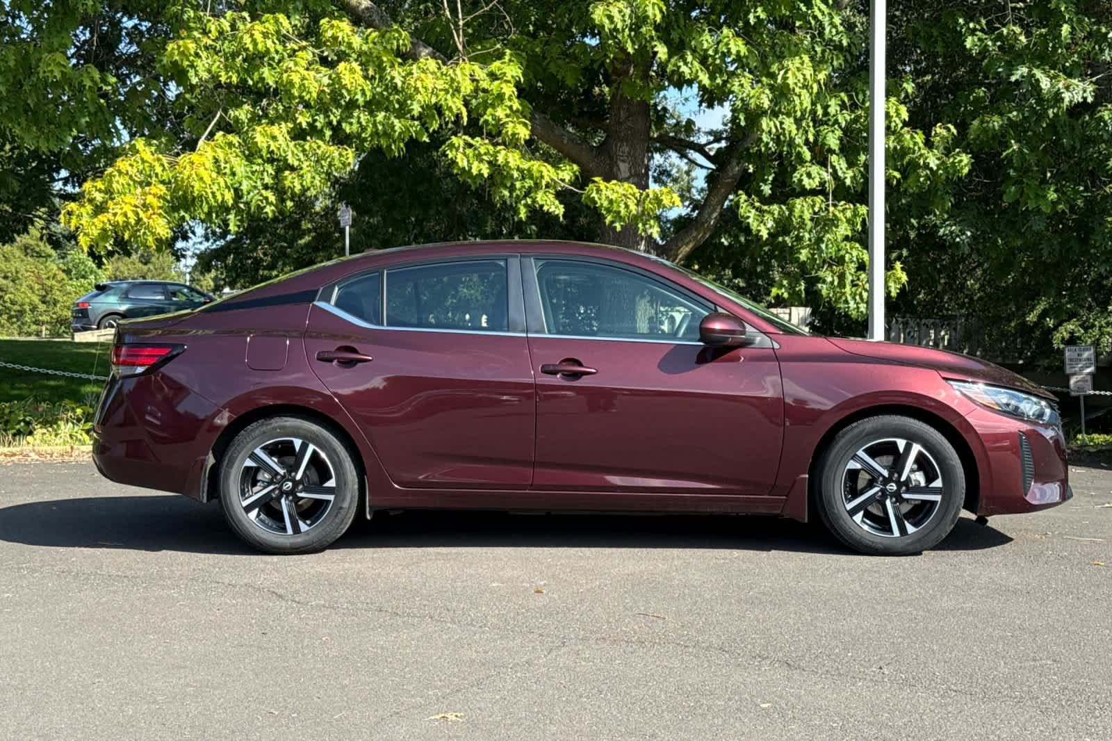 Used 2025 Nissan Sentra SV FWD image 8