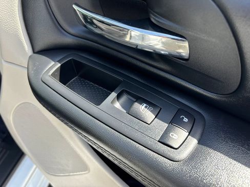 Used 2019 Dodge Grand Caravan SE w/ UConnect Hands-Free Group FWD image 45