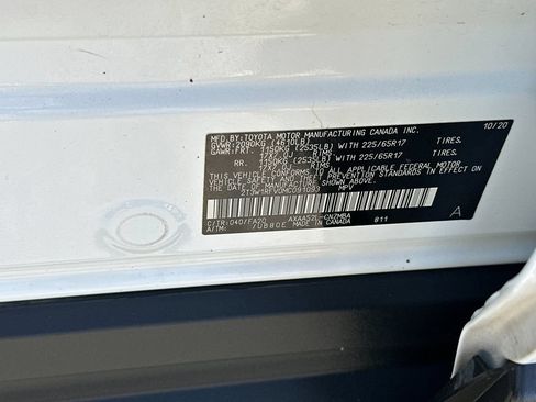 Used 2021 Toyota RAV4 XLE w/ Carpet Mat Package (TMS) FWD image 27