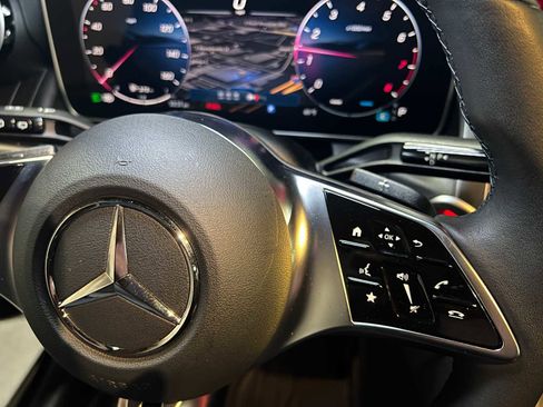 Used 2025 Mercedes-Benz GLC 300 4MATIC image 29