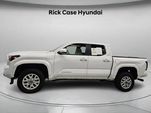 Used 2024 Toyota Tacoma SR5 image 3