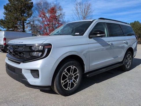 New 2025 Ford Expedition Active image 7