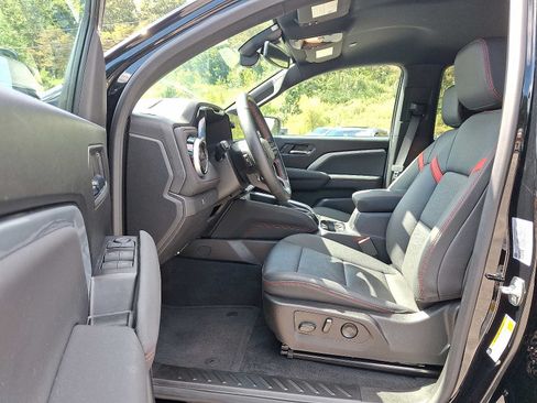 Used 2024 Chevrolet Colorado Z71 w/ Z71 Convenience Package 2 AWD/4WD image 13