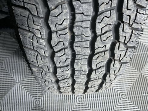 Used 2024 GMC Canyon Elevation image 27