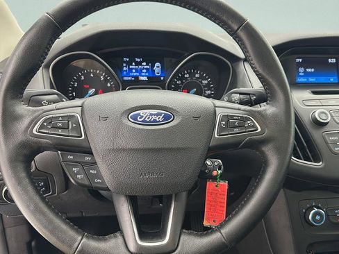 Used 2016 Ford Focus SE w/ SE Cold Weather Package FWD image 17