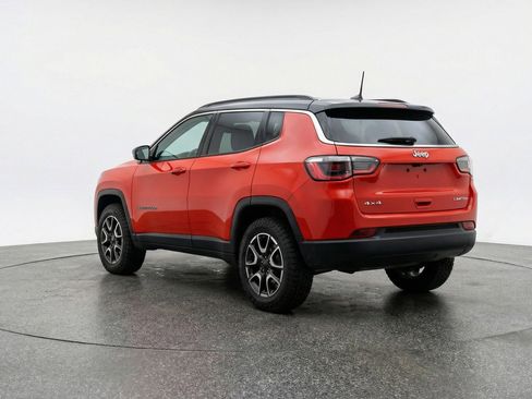 Used 2025 Jeep Compass Trailhawk AWD/4WD image 6