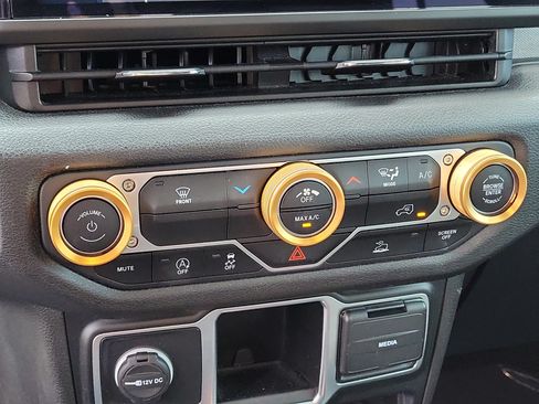 Used 2024 Jeep Wrangler Unlimited Sport AWD/4WD image 23