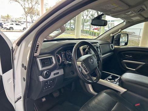 Used 2019 Nissan Titan PRO-4X w/ Pro-4x Convenience Package image 6