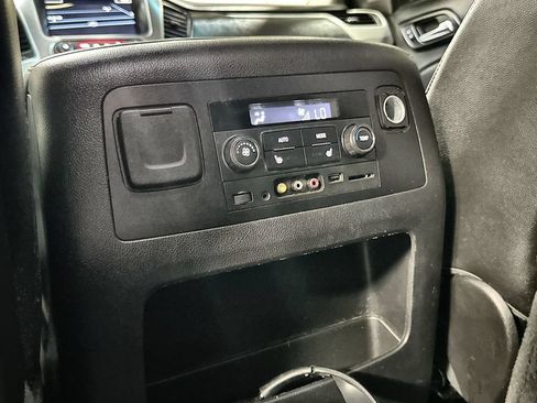 Used 2016 GMC Yukon XL SLT w/ Open Road Package AWD/4WD image 28