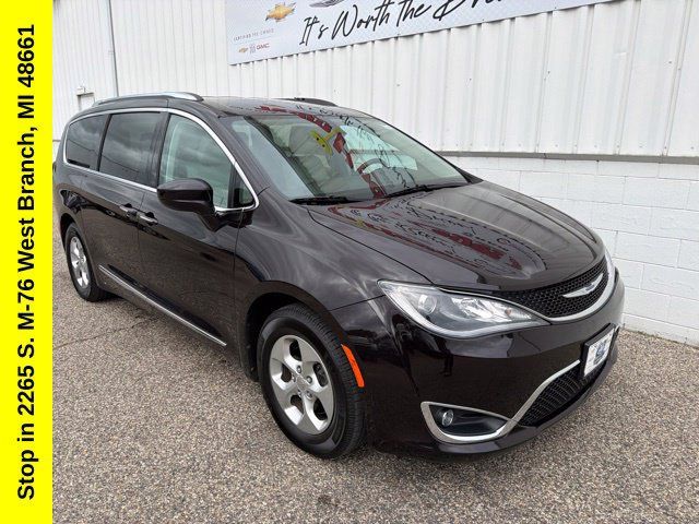 Used 2017 Chrysler Pacifica Touring-L Plus FWD image 7
