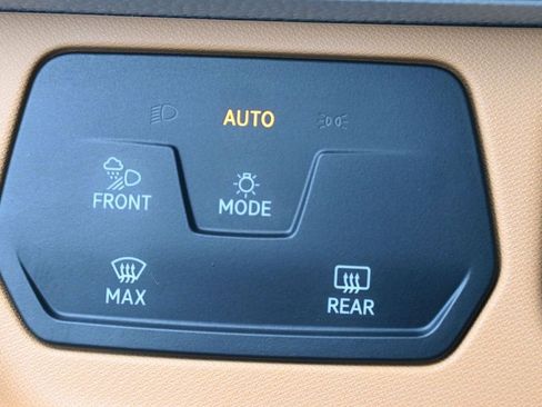 Used 2025 Volkswagen ID. Buzz 1st Edition image 17