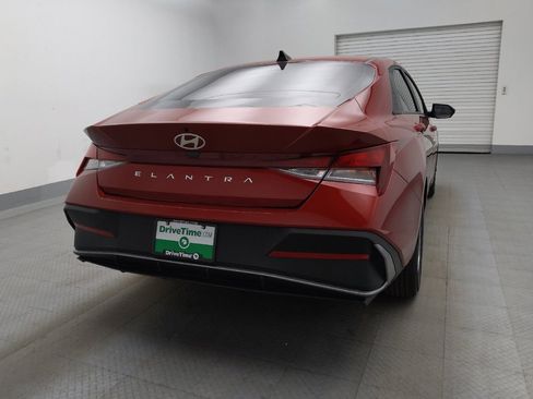 Used 2025 Hyundai Elantra SE FWD image 7
