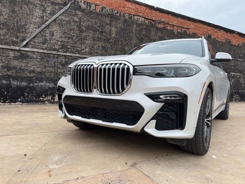 Used 2022 BMW X7 xDrive40i w/ M Sport Package AWD/4WD image 9