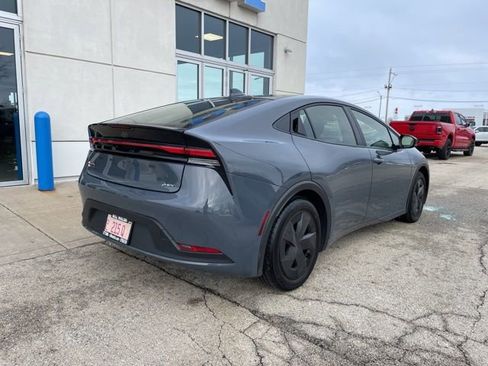 Used 2025 Toyota Prius LE image 5