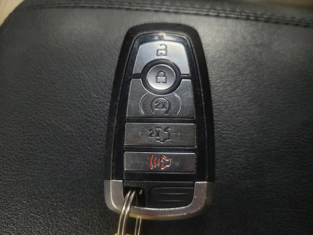 Used 2018 Ford Edge SEL w/ Equipment Group 201A AWD/4WD image 32