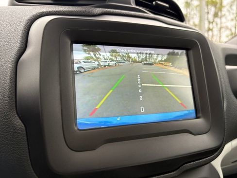 Used 2021 Jeep Renegade Latitude w/ Sun & Sound Group image 19