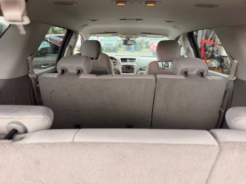 Used 2014 GMC Acadia SLE FWD image 26
