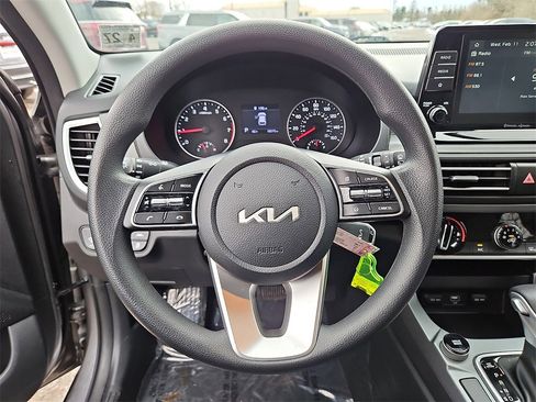 Certified 2022 Kia Seltos LX image 23