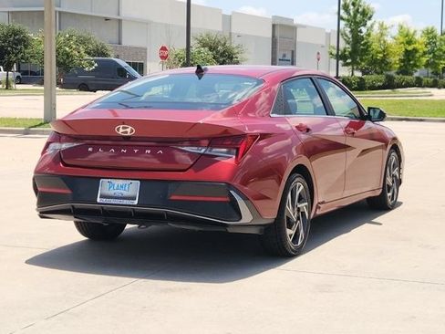 Used 2024 Hyundai Elantra Limited FWD image 5