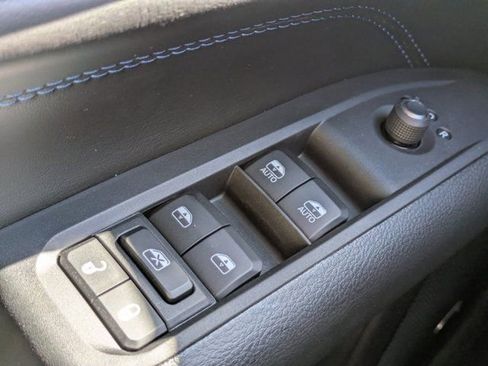New 2026 Jeep Compass Latitude w/ Sun and Sound Group AWD/4WD image 21