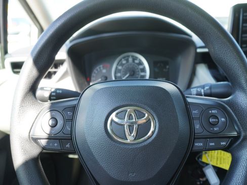 Used 2022 Toyota Corolla LE w/ Carpet Mat Package (TMS) FWD image 22