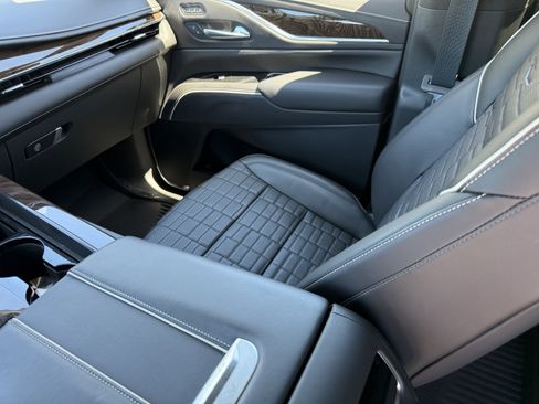 Certified 2022 Cadillac Escalade Premium Luxury Platinum w/ LPO, Radiant Package image 15