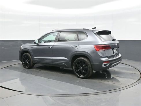 Used 2024 Volkswagen Taos SE image 5