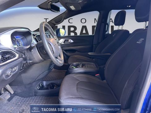 Used 2020 Chrysler Pacifica Touring w/ S Appearance Package FWD image 10