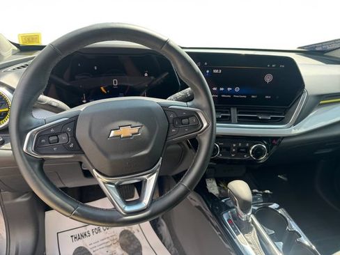 Used 2024 Chevrolet Trax LT w/ Driver Confidence Package FWD image 12