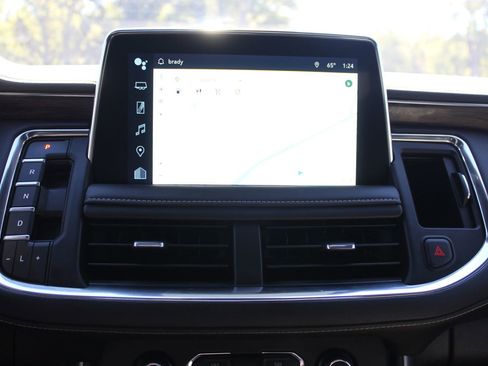 Used 2023 Chevrolet Suburban Premier image 17