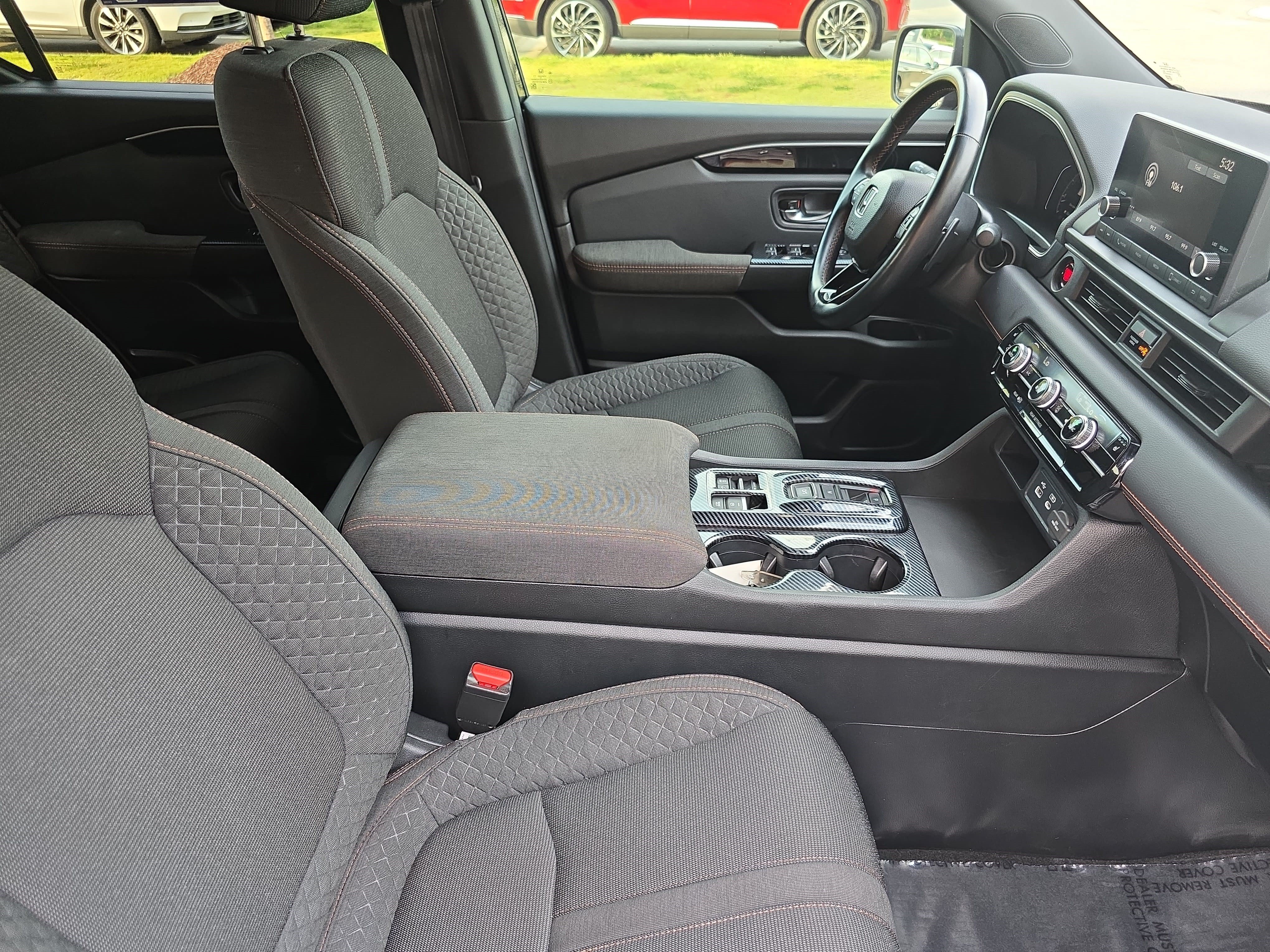 Used 2025 Honda Pilot Sport image 10