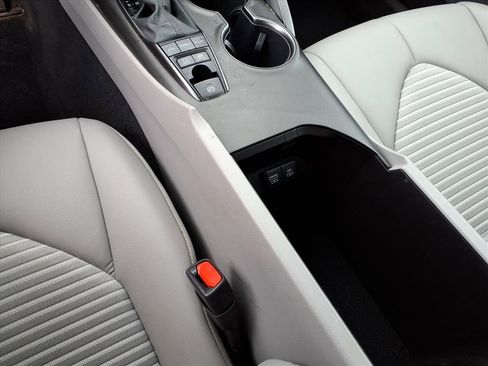 Certified 2022 Toyota Camry SE image 25