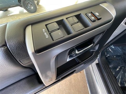 Used 2022 Toyota 4Runner Limited image 11