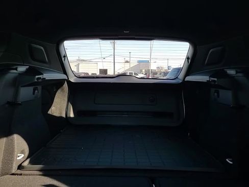 Used 2025 Volvo XC40 B5 Core image 29