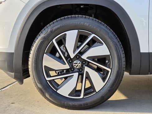 New 2026 Volkswagen Atlas SEL AWD/4WD image 8
