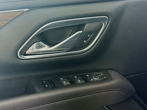 Used 2023 Chevrolet Suburban High Country image 21