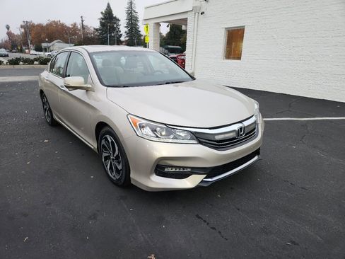Used 2016 Honda Accord EX image 5