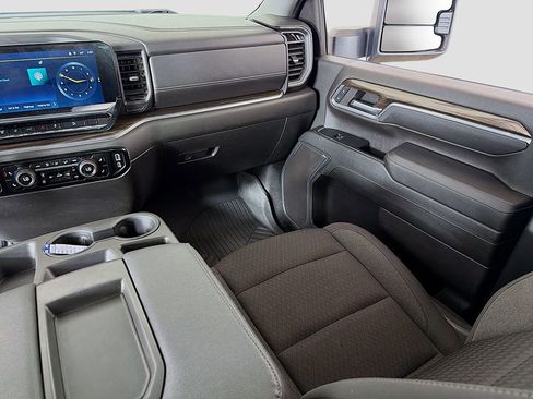 Used 2024 Chevrolet Silverado 2500 LT image 32