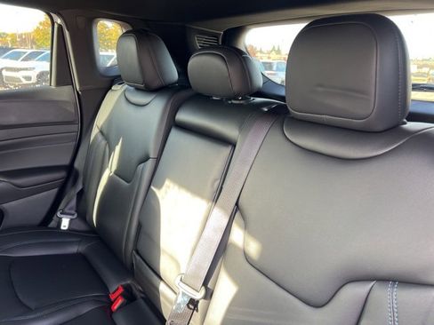 Used 2026 Jeep Compass Limited image 10