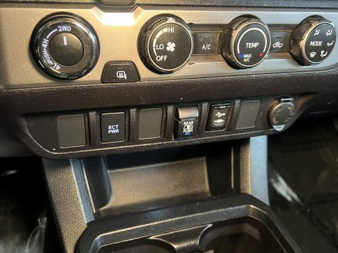 Used 2019 Toyota Tacoma SR5 image 40