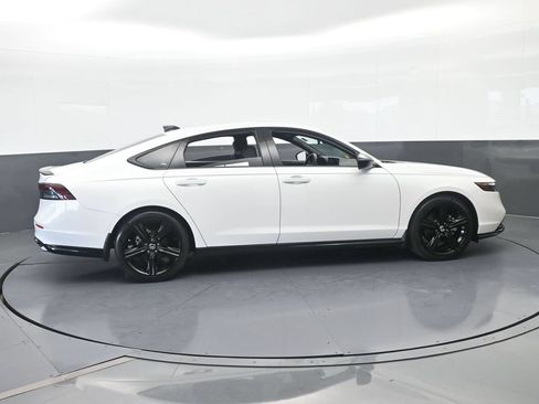 Used 2025 Honda Accord Sport image 7