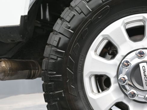 Used 2023 Ford F350 XLT w/ FX4 Off-Road Package image 39