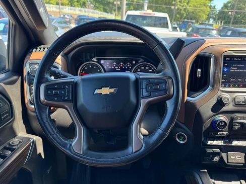 Used 2022 Chevrolet Silverado 1500 High Country w/ Technology Package AWD/4WD image 13
