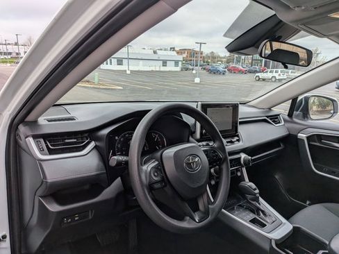 Used 2025 Toyota RAV4 XLE image 9