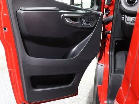 Used 2025 Mercedes-Benz Sprinter 2500 image 16