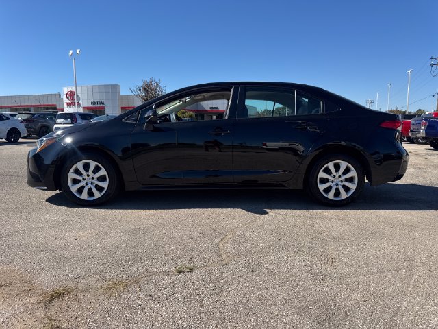 Used 2025 Toyota Corolla LE FWD image 3