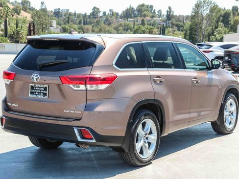 Used 2017 Toyota Highlander Limited w/ Carpet Mat Package AWD/4WD image 4